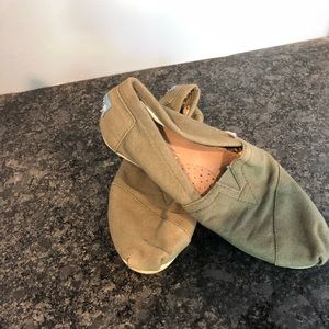 Army green toms